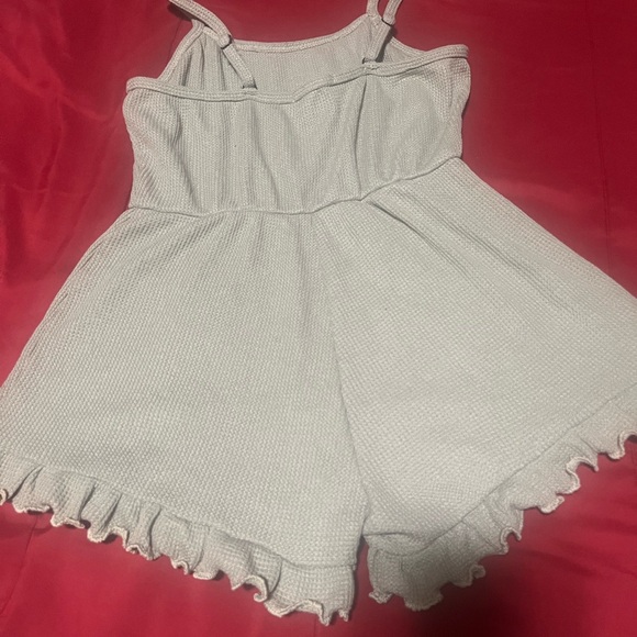 Green romper Size: Small Like New - Picture 2 of 3